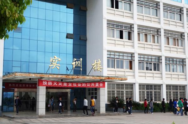 武漢工程職業技術學院實訓樓
